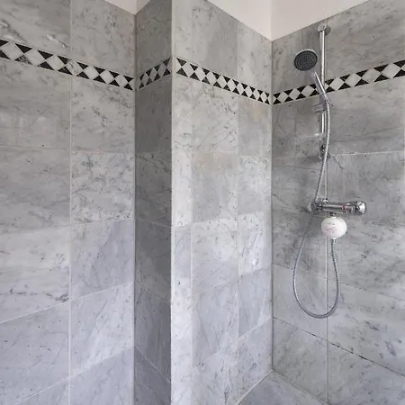 Aday - 3 Center 아파트